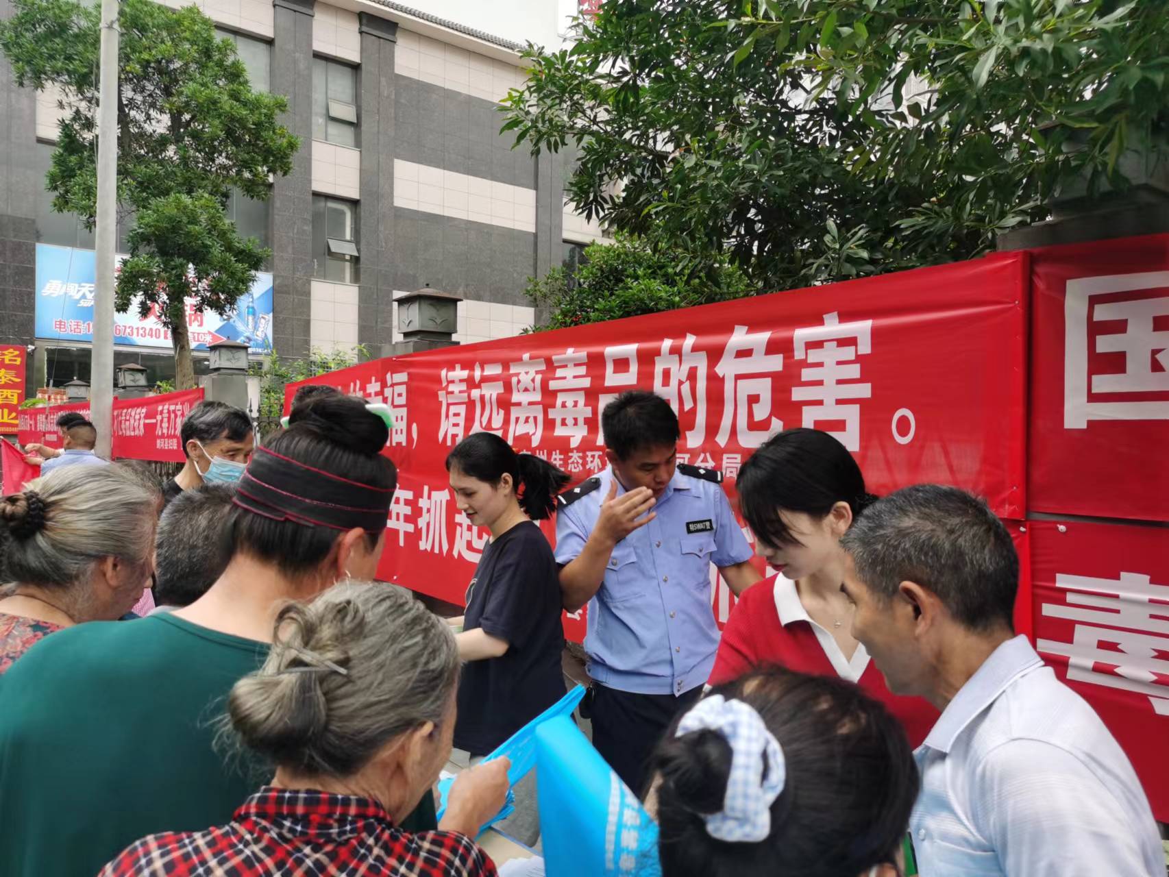 州生態(tài)環(huán)境局劍河分局參加“國際禁毒日”  宣傳活動
